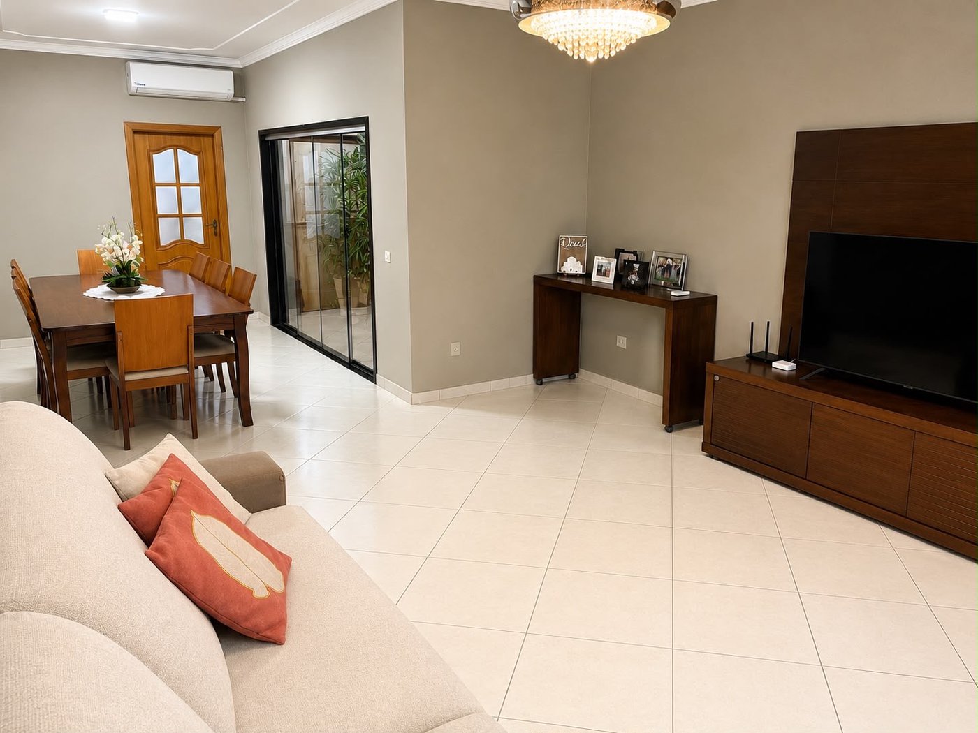 Casa à venda com 4 quartos, sendo 1 suíte,  em Vila Nova, Três Lagoas, MS