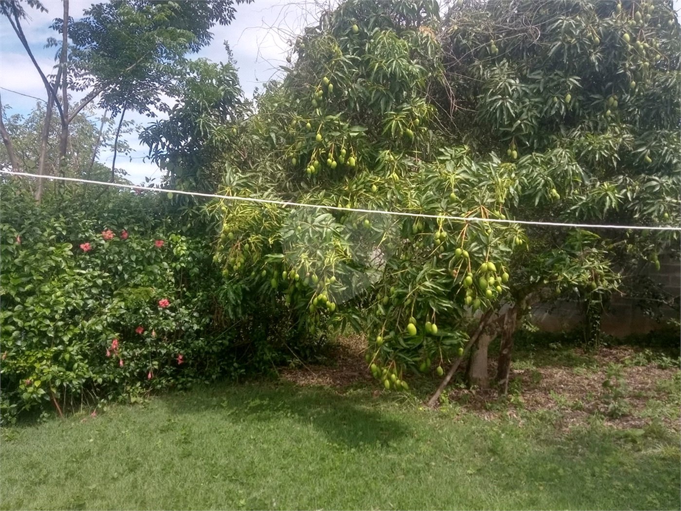 Casa à venda com 4 quartos, sendo 1 suíte,  no condomínio Village da Serra, Araçoiaba da Serra - SP