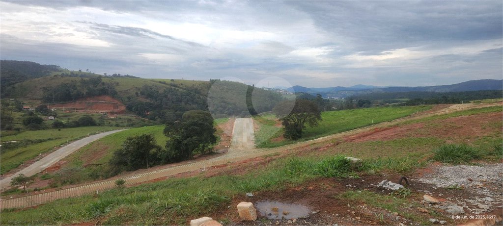 Terrenos de 300 metros em condomínio fechado e prontos para construir na região de Atibaia