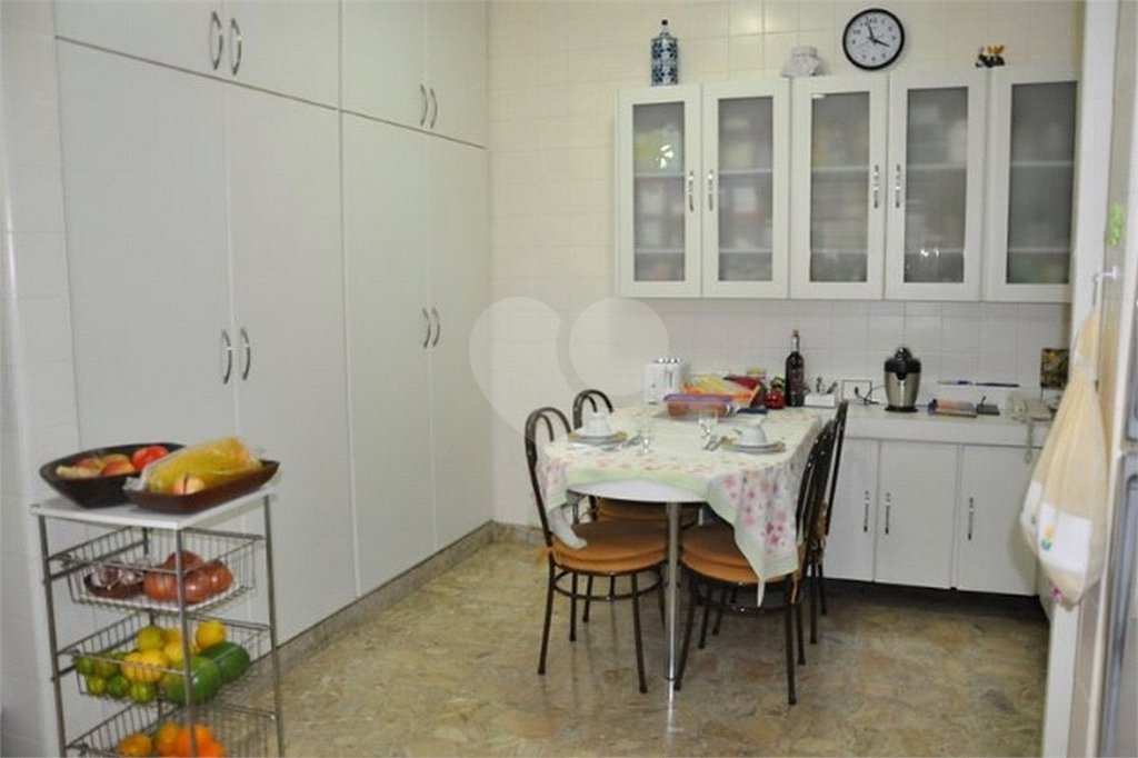 Sobrado à venda com 4 quartos, sendo 2 suítes,  em Campo Belo, São Paulo, SP