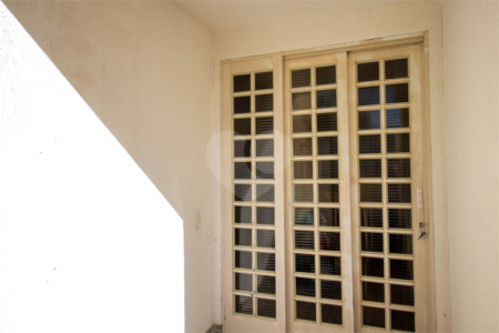 Sobrado à venda com 4 quartos, sendo 1 suíte,  em Vila Aguiar, São Roque, SP