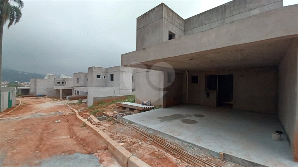 Casa à venda com 3 suítes no condomínio Residencial Floresta, São Paulo - SP