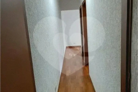 Casa á venda com 230m², 4 dorms, 2 suítes e 4 vagas na Vila Clementino. Estuda permuta.