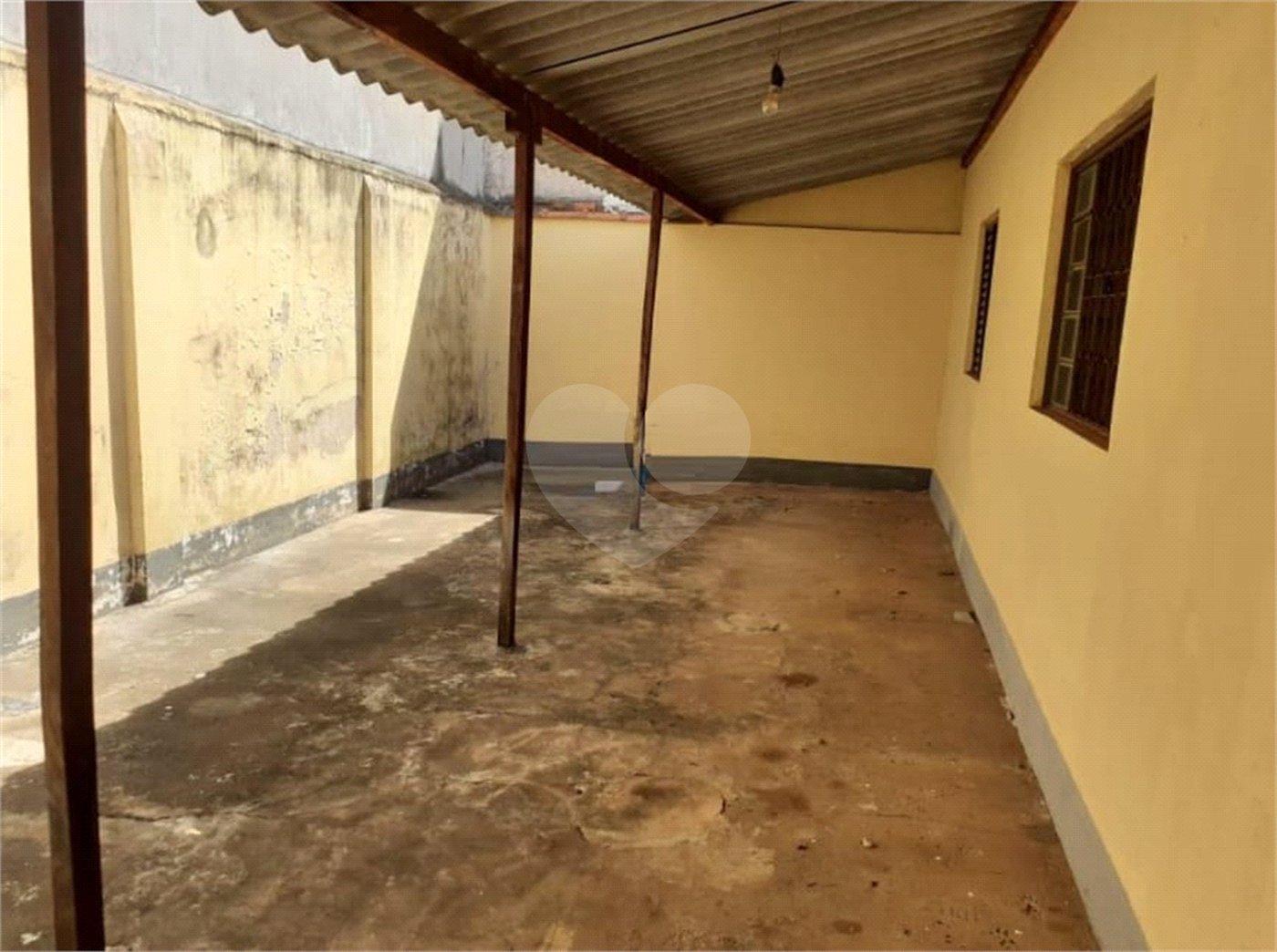 Casa Térrea com 2 dormitórios.