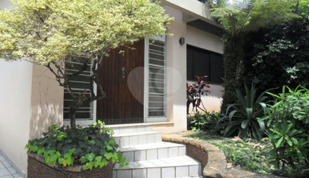 Casa Térrea para alugar com 1 quarto, sendo 3 suítes,  em Indianópolis, São Paulo, SP