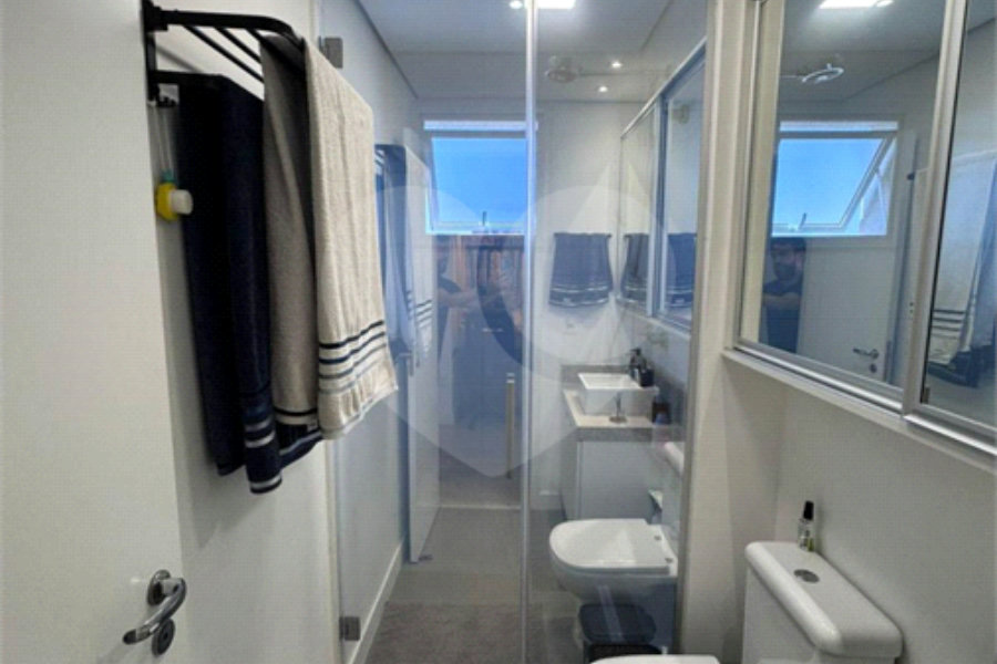 Apartamento á venda de 81m2 no Ipiranga com 2 dorms, 2 suítes, 3 banheiros, 2 vagas. Estuda permuta.
