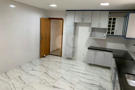 Sobrado à venda com 4 quartos, sendo 1 suíte,  em Chácara Santo Antônio (zona Leste), São Paulo, SP