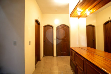 Casa à venda ou para alugar com 4 quartos, sendo 1 suíte, no Centro, São Roque, SP