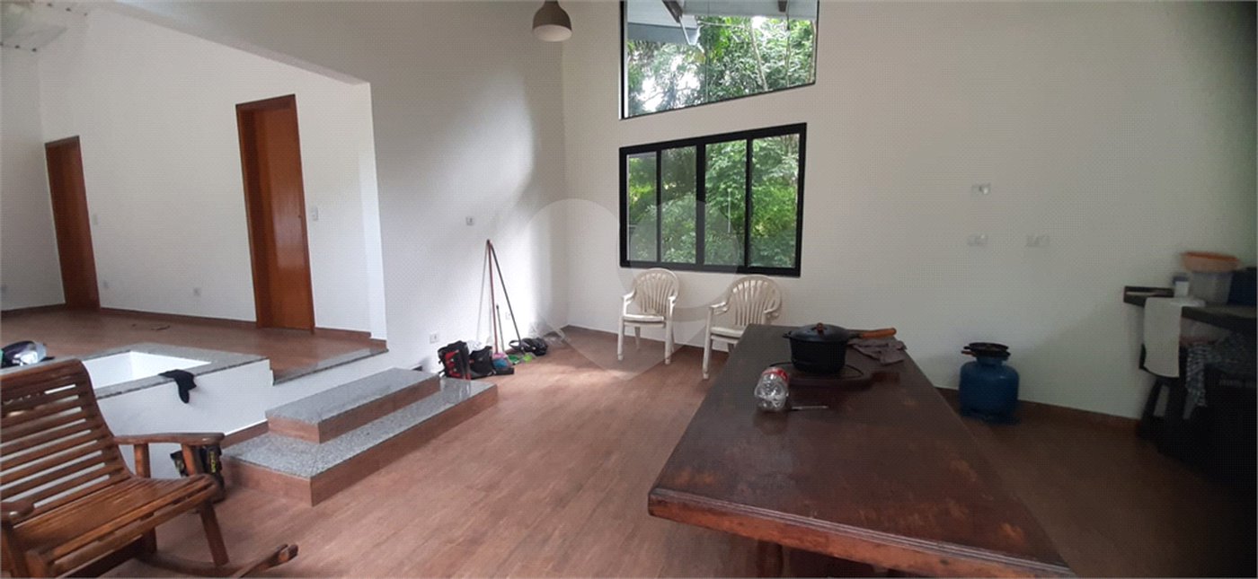 Casa à venda com 1 suíte no condomínio Associação Reserva das Hortênsias, Mairiporã - SP