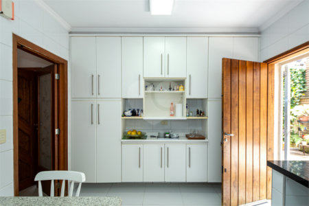Casa à venda com 3 quartos, sendo 1 suíte, em Campo Belo, São Paulo, SP