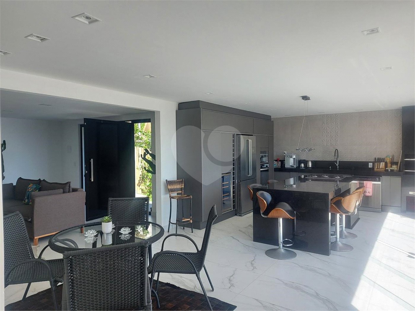 Casa à venda com 4 quartos, sendo 3 suítes, em Albatroz, Armação dos Búzios, RJ