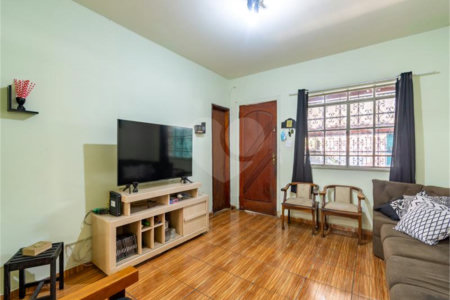 Sobrado à venda com 4 quartos, sendo 1 suíte, em Jardim das Acácias, São Paulo, SP