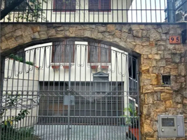 Casa de Vila à venda com 4 quartos, sendo 2 suítes,  em Vila Madalena, São Paulo, SP