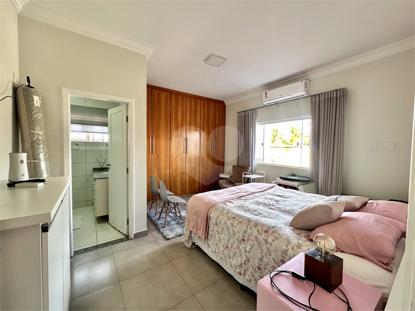 Sobrado à venda com 4 suítes em Jardim Shangri-lá, Cuiabá, MT