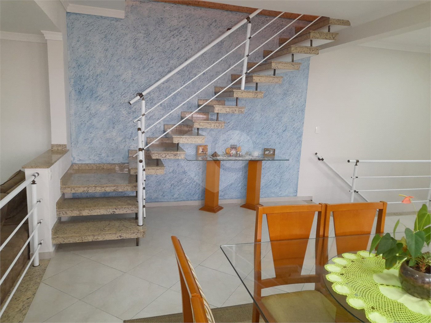 Sobrado à venda com 4 quartos, sendo 1 suíte, em Chora Menino, São Paulo, SP