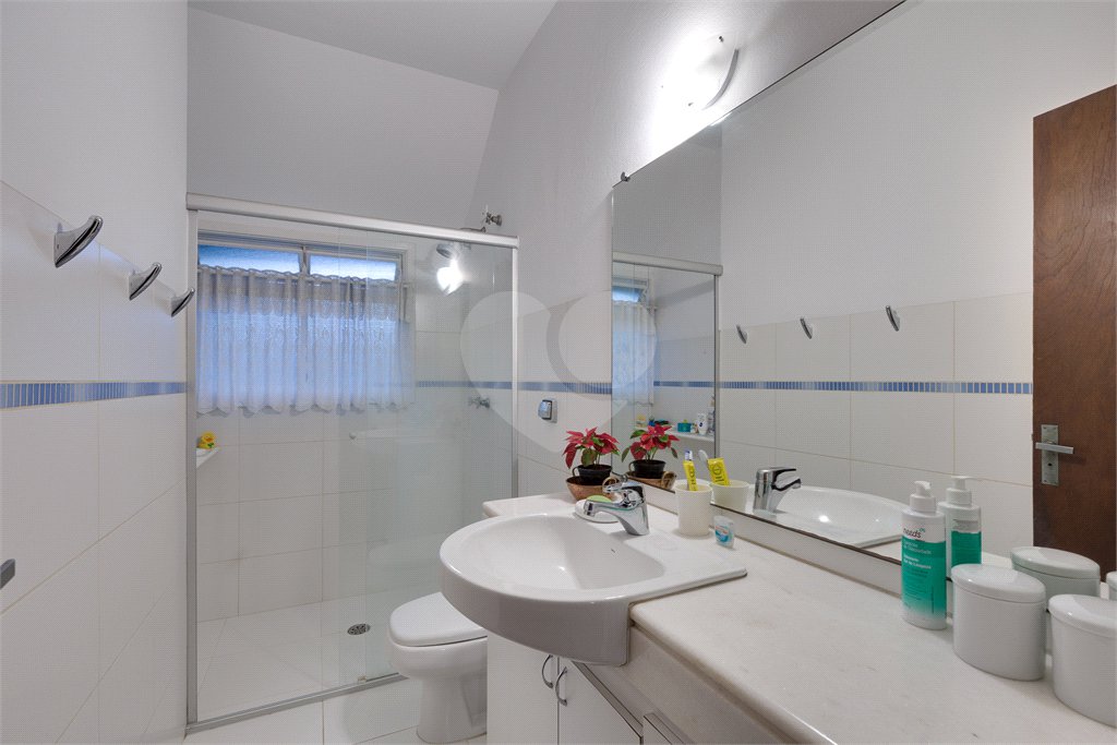 Casa à venda com 4 quartos, sendo 1 suíte, em Alto da Boa Vista, São Paulo, SP