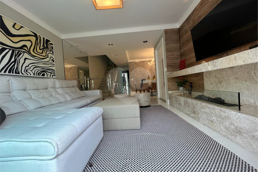 Casa à venda com 4 quartos, sendo 2 suítes, no condomínio Floradas da Serra, São Paulo - SP