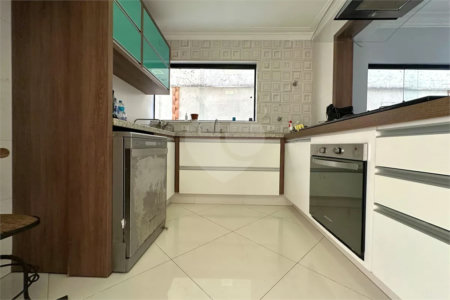 Sobrado à venda com 4 quartos, sendo 2 suítes, em Vila Ipojuca, São Paulo, SP