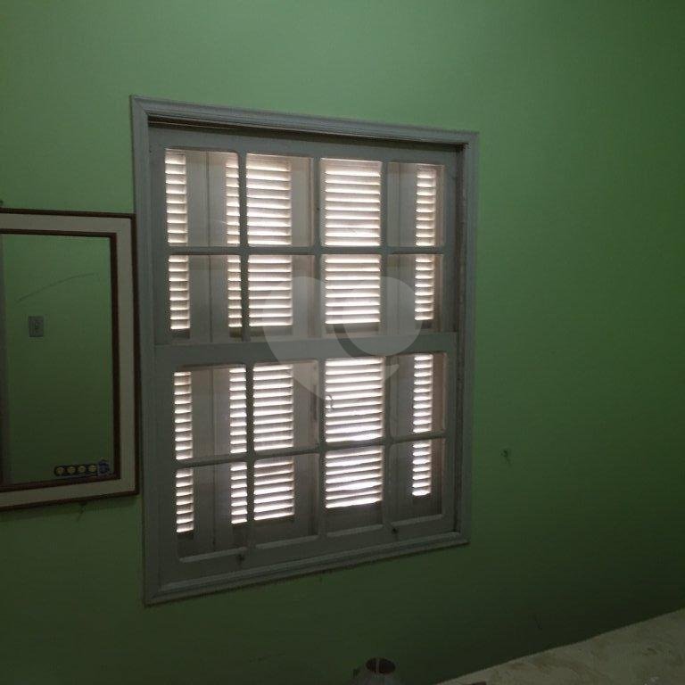 Casa à venda com 4 quartos, sendo 1 suíte, em Jardim das Laranjeiras, São Paulo, SP