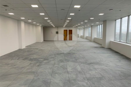 Sala à venda em Várzea de Baixo, São Paulo, SP