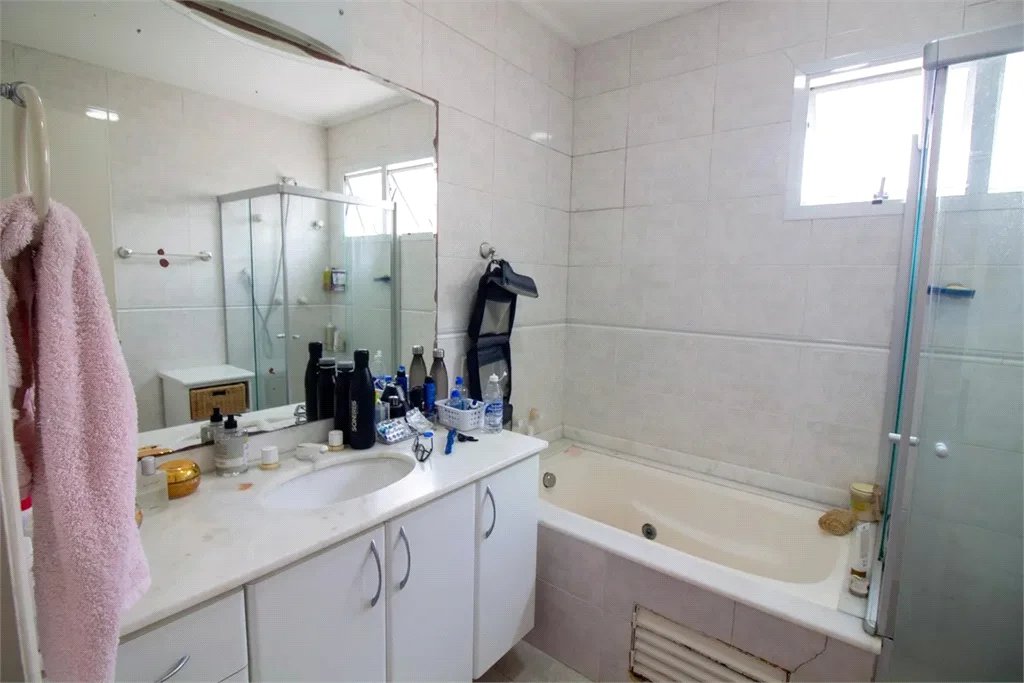 Casa à venda com 4 quartos, sendo 3 suítes, no condomínio Residencial Sans Souci, São Paulo - SP