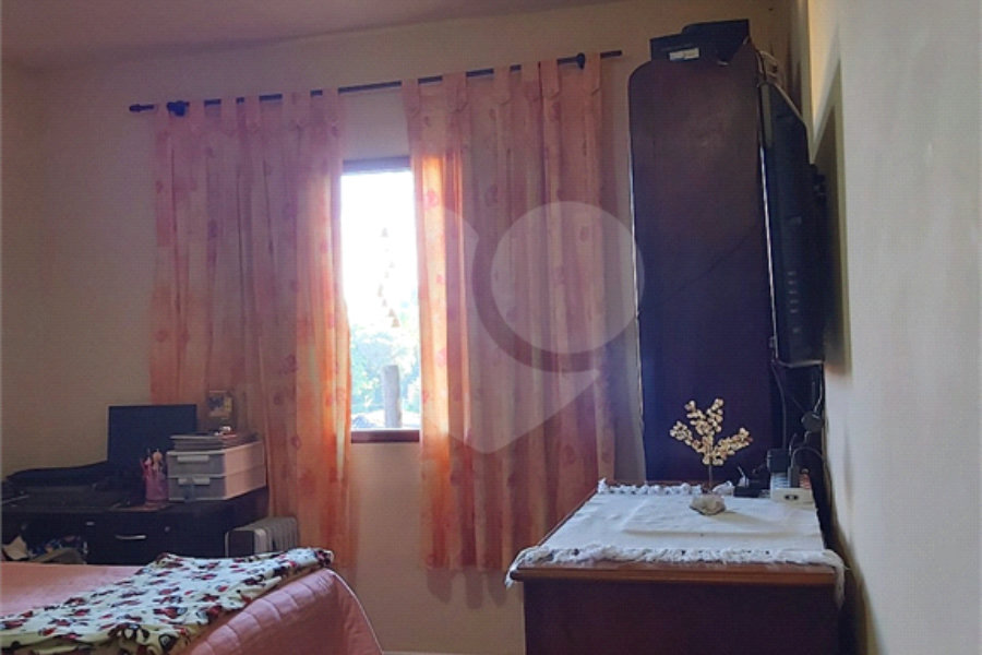 Sobrado à venda com 3 quartos, sendo 1 suíte, em Vila Irmãos Arnoni, São Paulo, SP