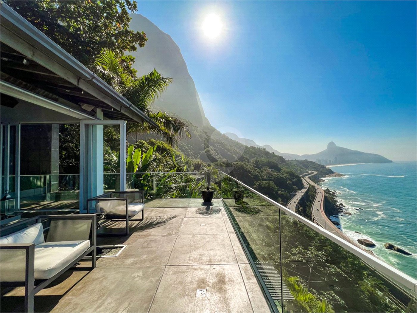 Casa à venda ou para alugar com 5 suítes em Joá, Rio de Janeiro, RJ