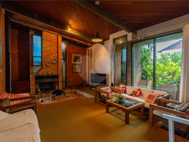 Casa à venda com 4 quartos, sendo 2 suítes,  em Jardim Prudência, São Paulo, SP