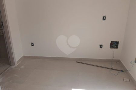 Sobrado à venda com 2 suítes em Vila Nivi, São Paulo, SP