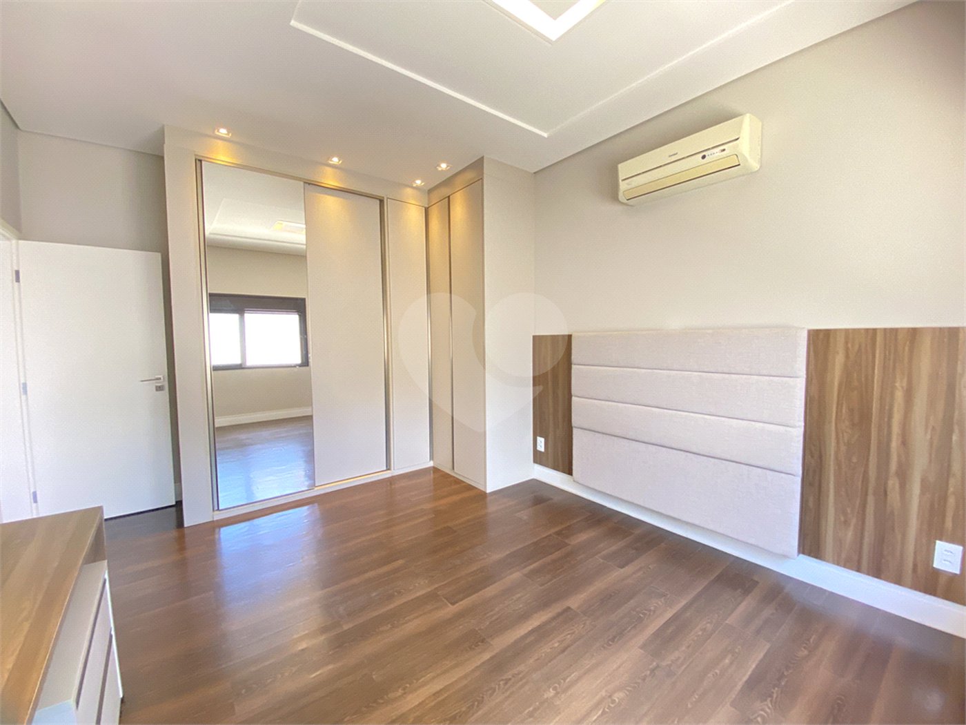 Casa à venda com 6 quartos, sendo 4 suítes,  no condomínio Palmeiras Imperiais, Salto - SP