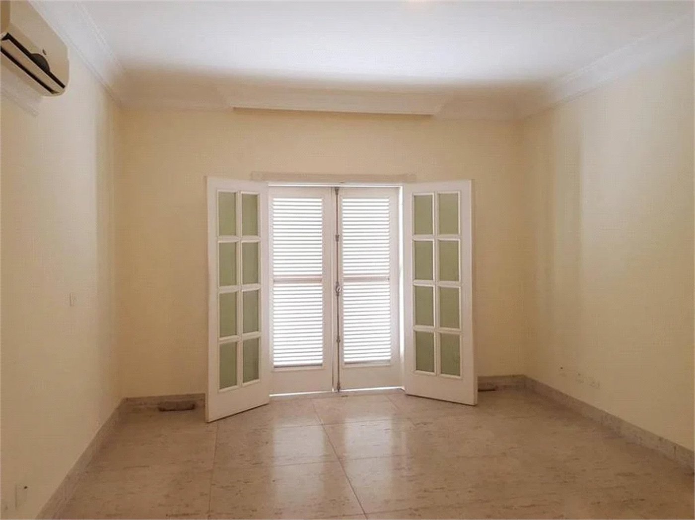 Casa à venda com 4 suítes no condomínio Vilaretto, São Paulo - SP