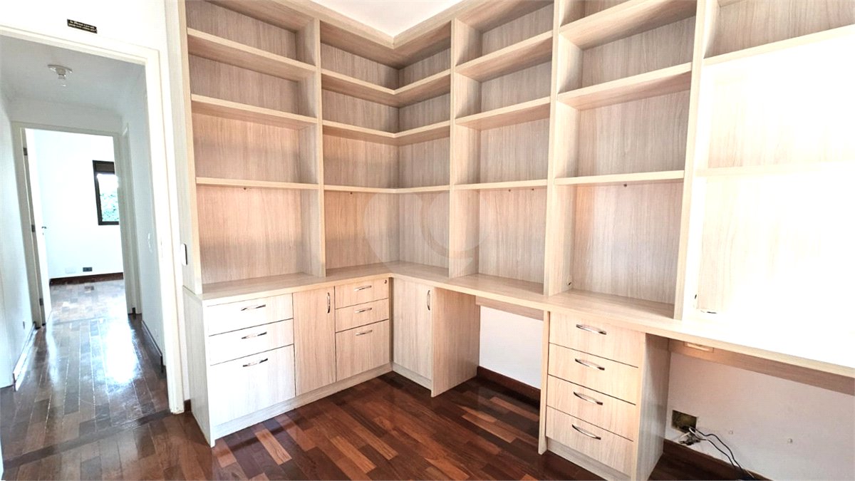 Apartamento para alugar com 3 quartos, sendo 1 suíte, em Alto da Boa Vista, São Paulo, SP