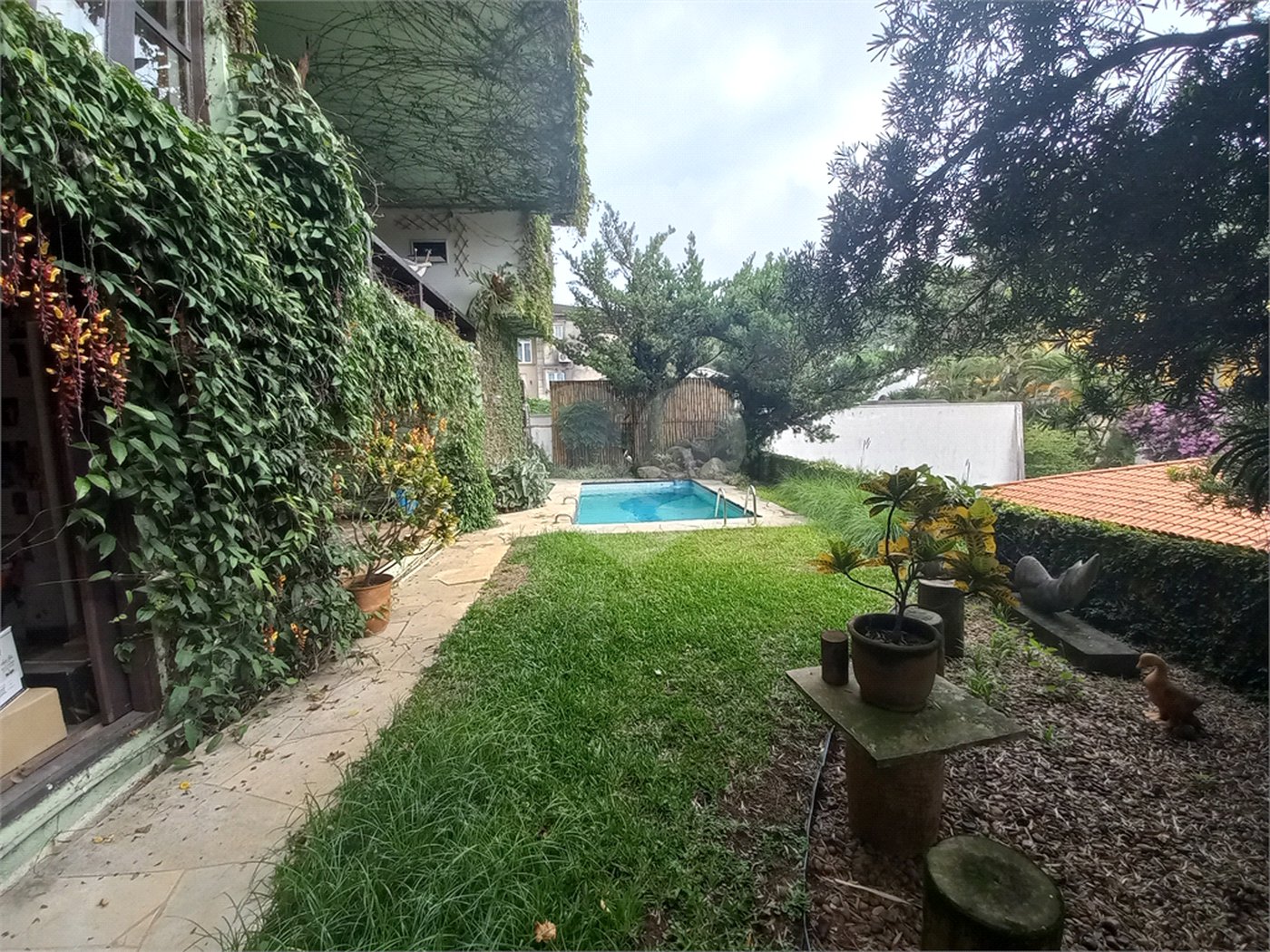 Sobrado à venda com 4 quartos, sendo 2 suítes, em Fazenda Morumbi, São Paulo, SP