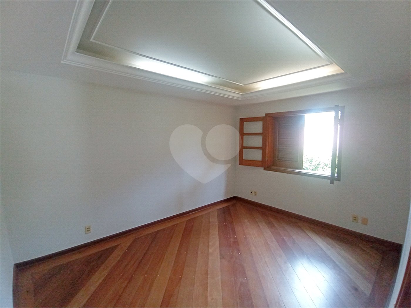 Casa à venda com 3 quartos, sendo 1 suíte,  no condomínio Estância Marambaia, Vinhedo - SP