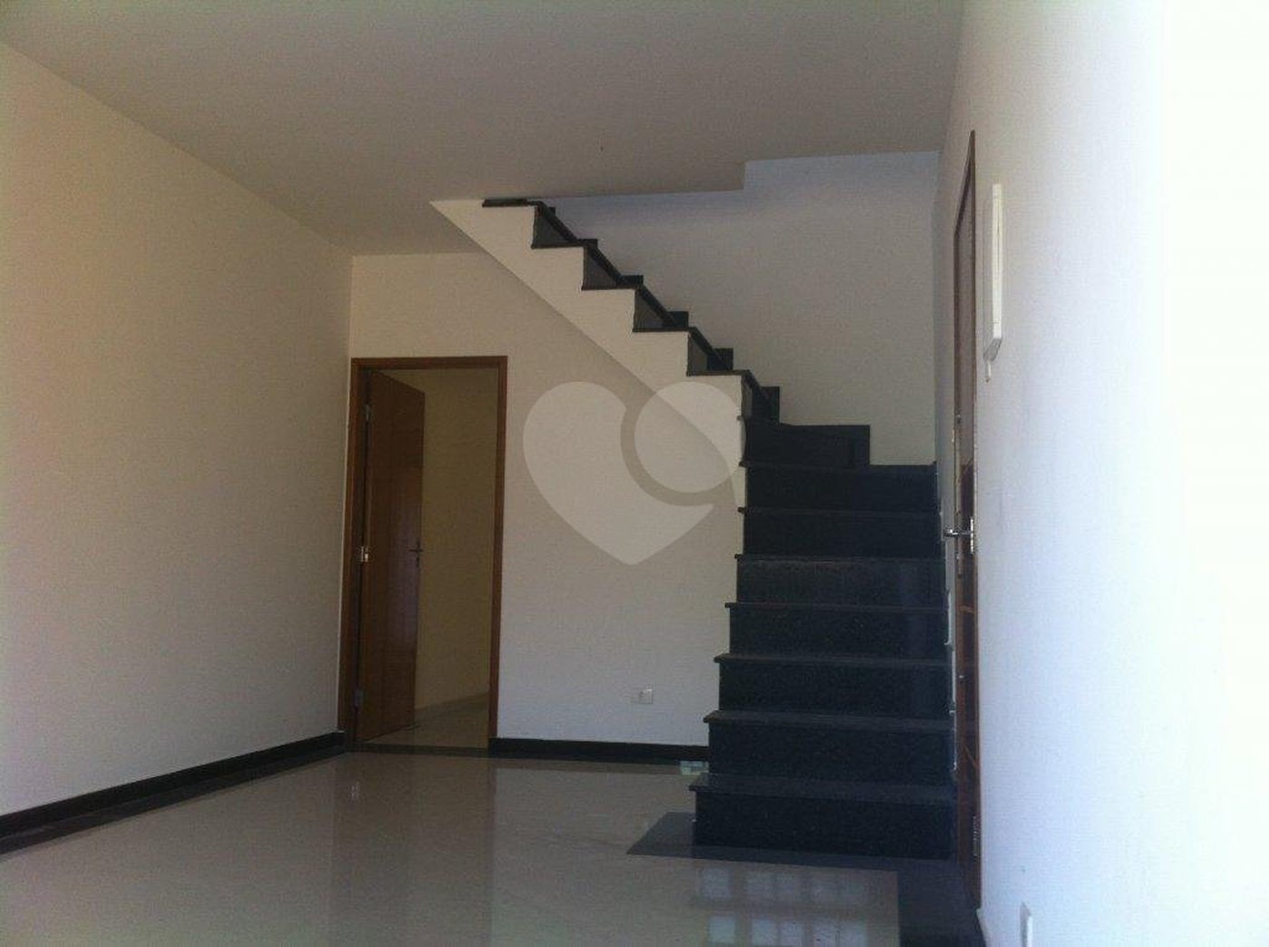 Sobrado à venda com 3 quartos, sendo 1 suíte, em Parada Inglesa, São Paulo, SP