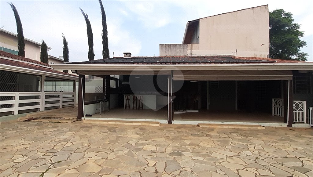 Casa à venda com 5 quartos, sendo 1 suíte, no Centro, Bom Jesus dos Perdões, SP