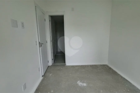Apartamento à venda com 3 suítes em Vila Pirajussara, São Paulo, SP