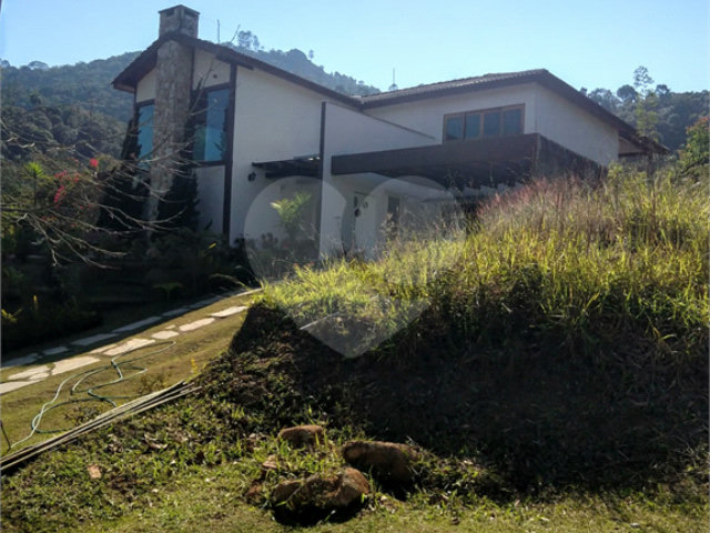 Casa à venda com 5 quartos, sendo 1 suíte,  no condomínio Canada Village, Mairiporã - SP