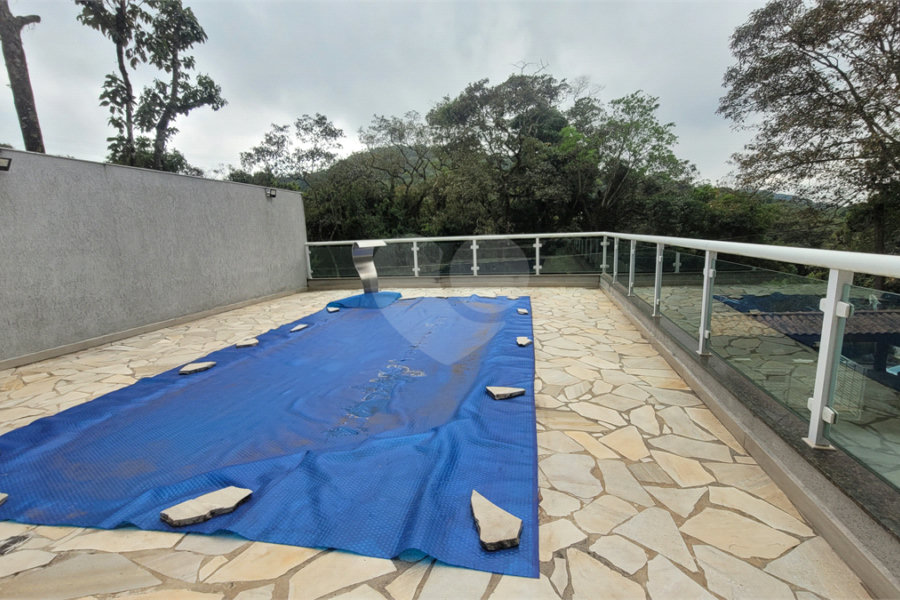 Casa à venda com 4 quartos, sendo 1 suíte, no condomínio Parque Suiça, Caieiras - SP