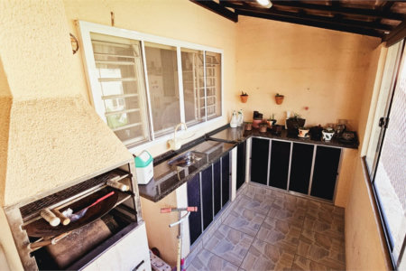 Casa à venda com 4 quartos, sendo 2 suítes, em Jardim Meny, São Roque, SP