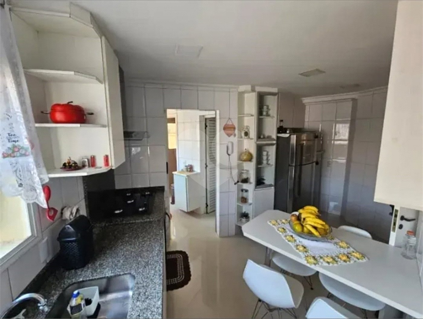 Casa à venda com 3 quartos, sendo 2 suítes, no condomínio Vila Borghese, São Paulo - SP
