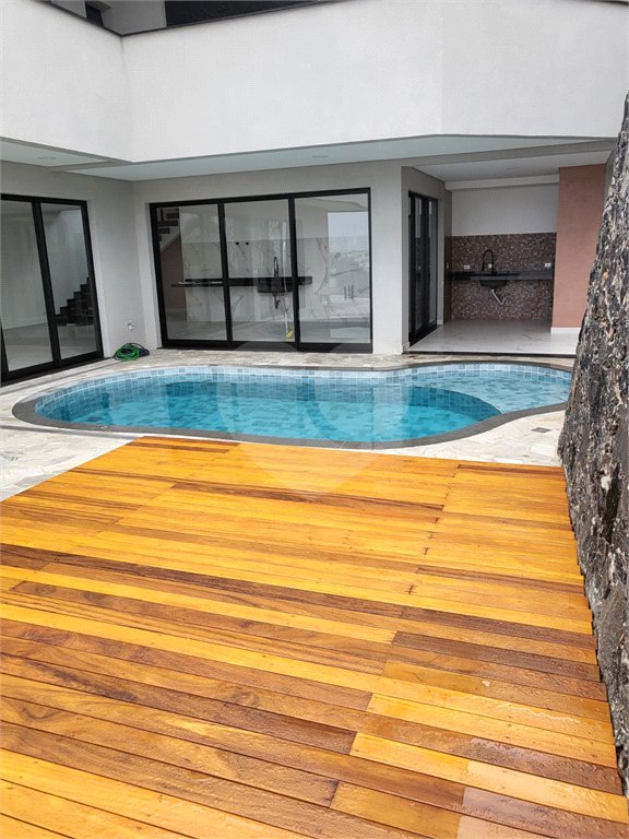 Casa à venda com 3 suítes no condomínio Hills, Arujá - SP