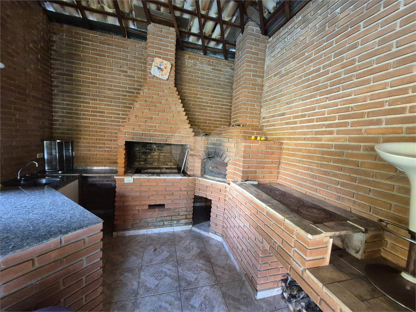 Casa à venda com 3 quartos, sendo 1 suíte, no condomínio Alpes da Cantareira, Mairiporã - SP