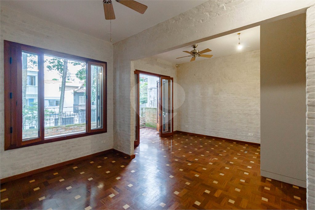 Casa à venda com 3 quartos, sendo 2 suítes, em Jardim América, São Paulo, SP