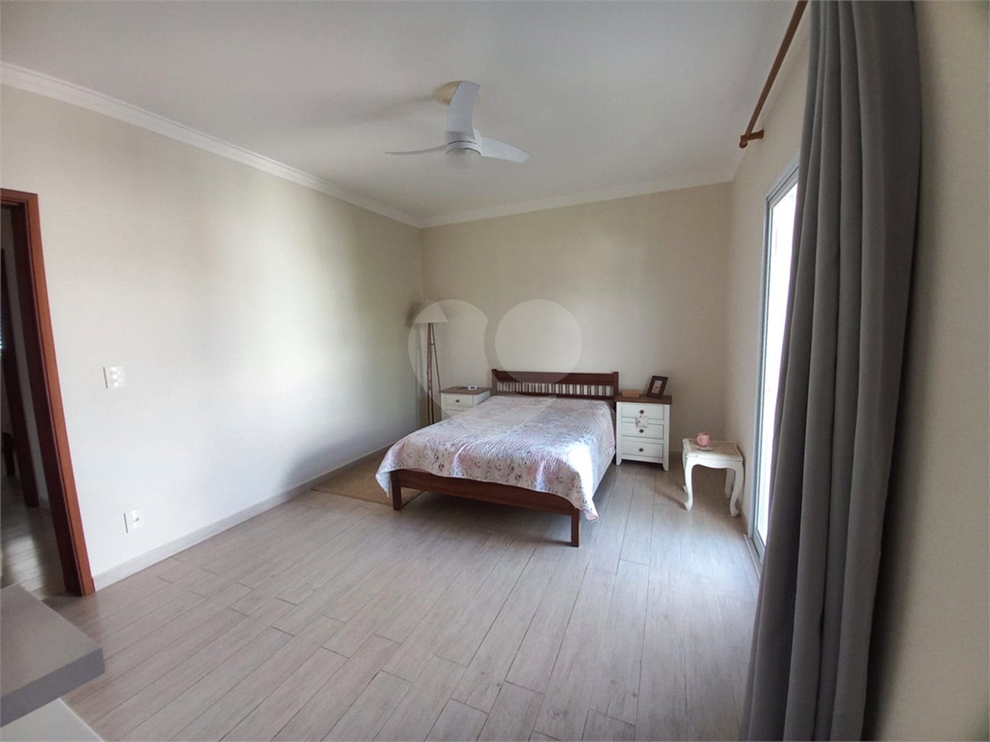 Casa à venda com 3 quartos, sendo 1 suíte, no condomínio São Domingos, Valinhos - SP