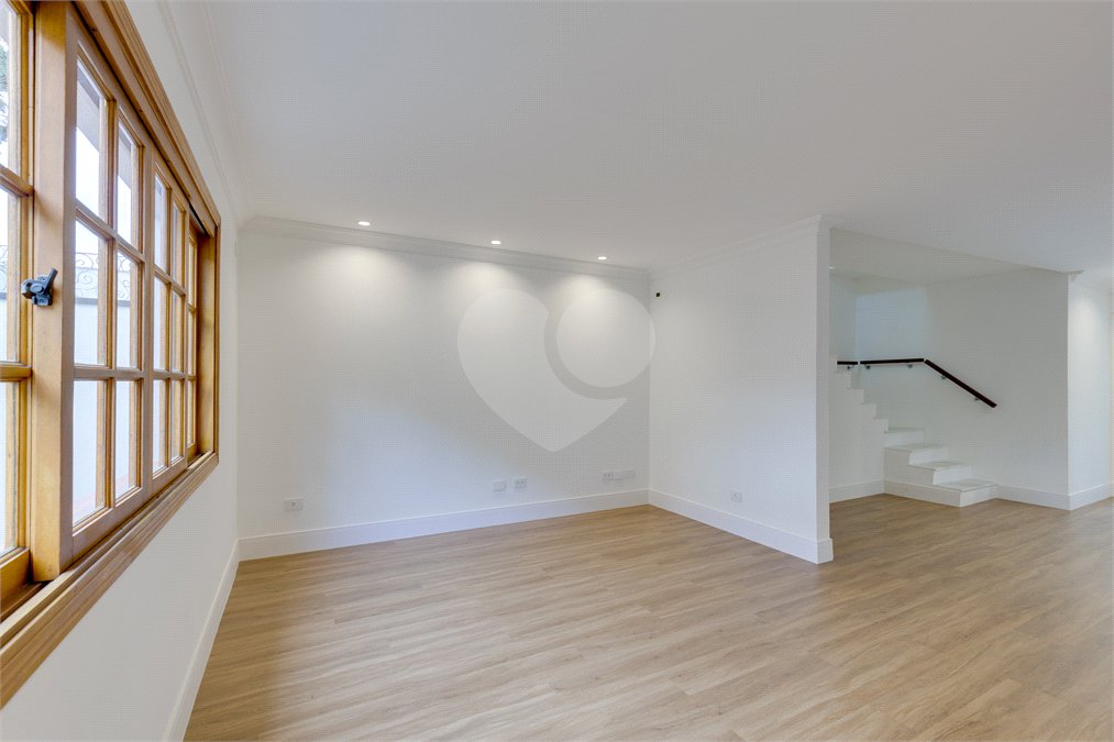Casa de Vila à venda com 3 quartos, sendo 2 suítes, em Santo Amaro, São Paulo, SP