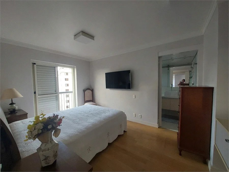 Apartamento à venda com 3 quartos, sendo 2 suítes,  em Cidade São Francisco, São Paulo, SP