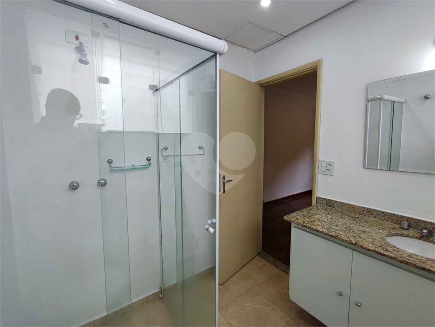 Casa para alugar com 4 quartos, sendo 2 suítes, no condomínio Comendador Elias Zarzur, São Paulo - SP