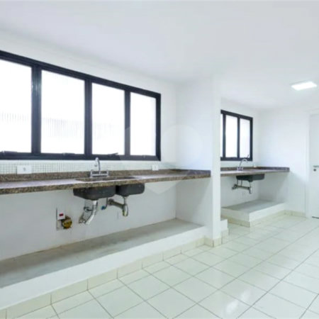 Apartamento à venda com 3 suítes em Real Parque, São Paulo, SP