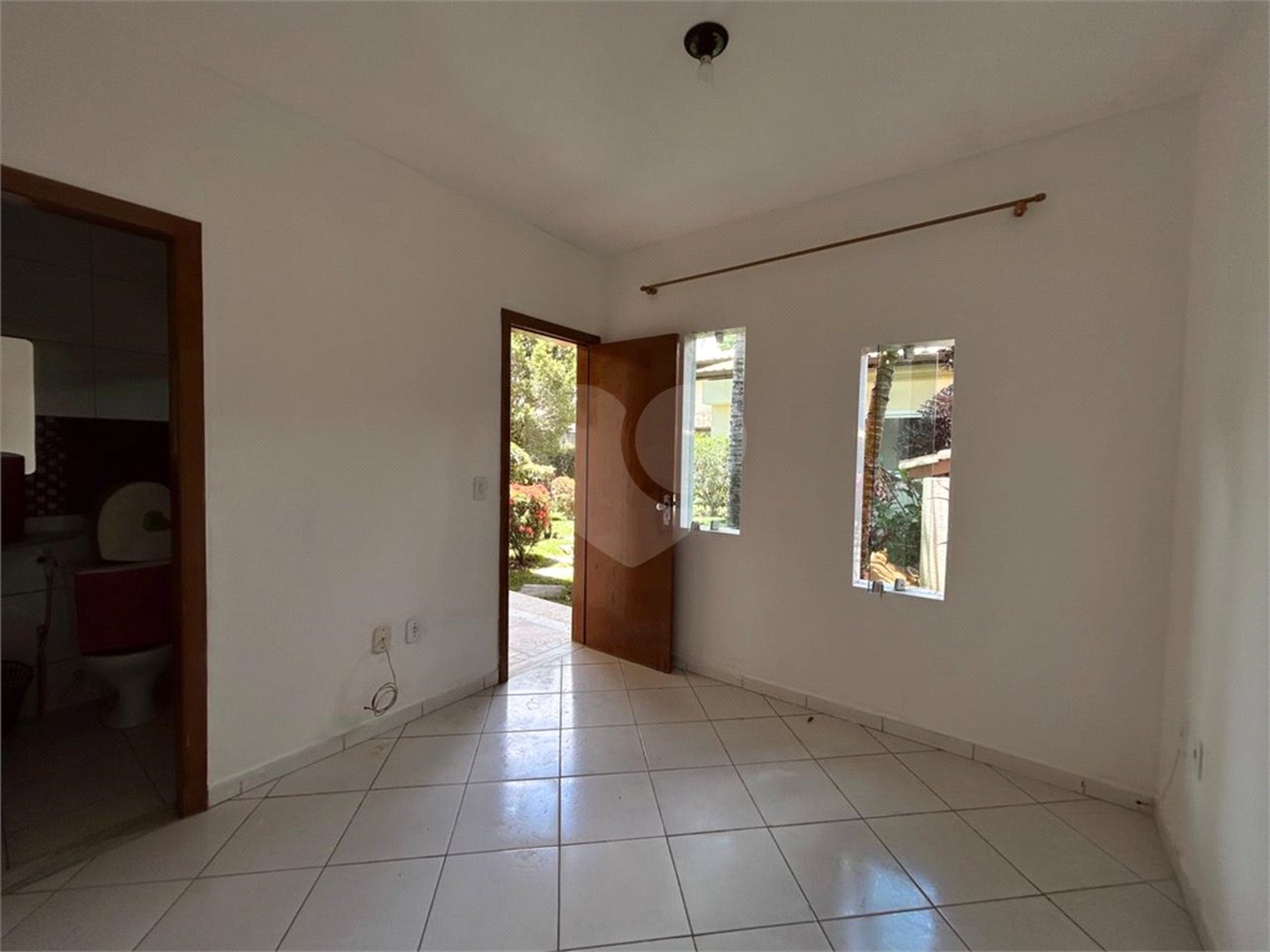 Casa à venda com 1 quarto, sendo 3 suítes,  em Outerio da Glória, Porto Seguro, BA